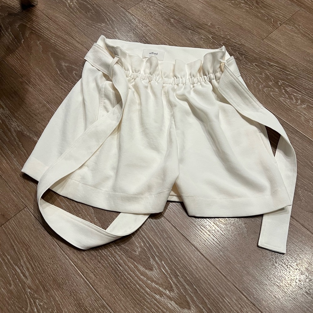 Aritzia Wilfred Cream High Waist Women's Shorts